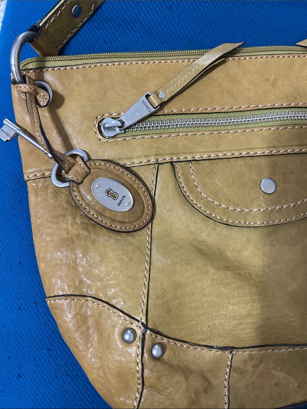 Vintage  Fossil Leather Shoulder Bag - Women's Casual Hobo